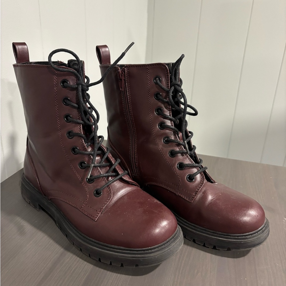 Women's Burgundy Lace-Up Boots